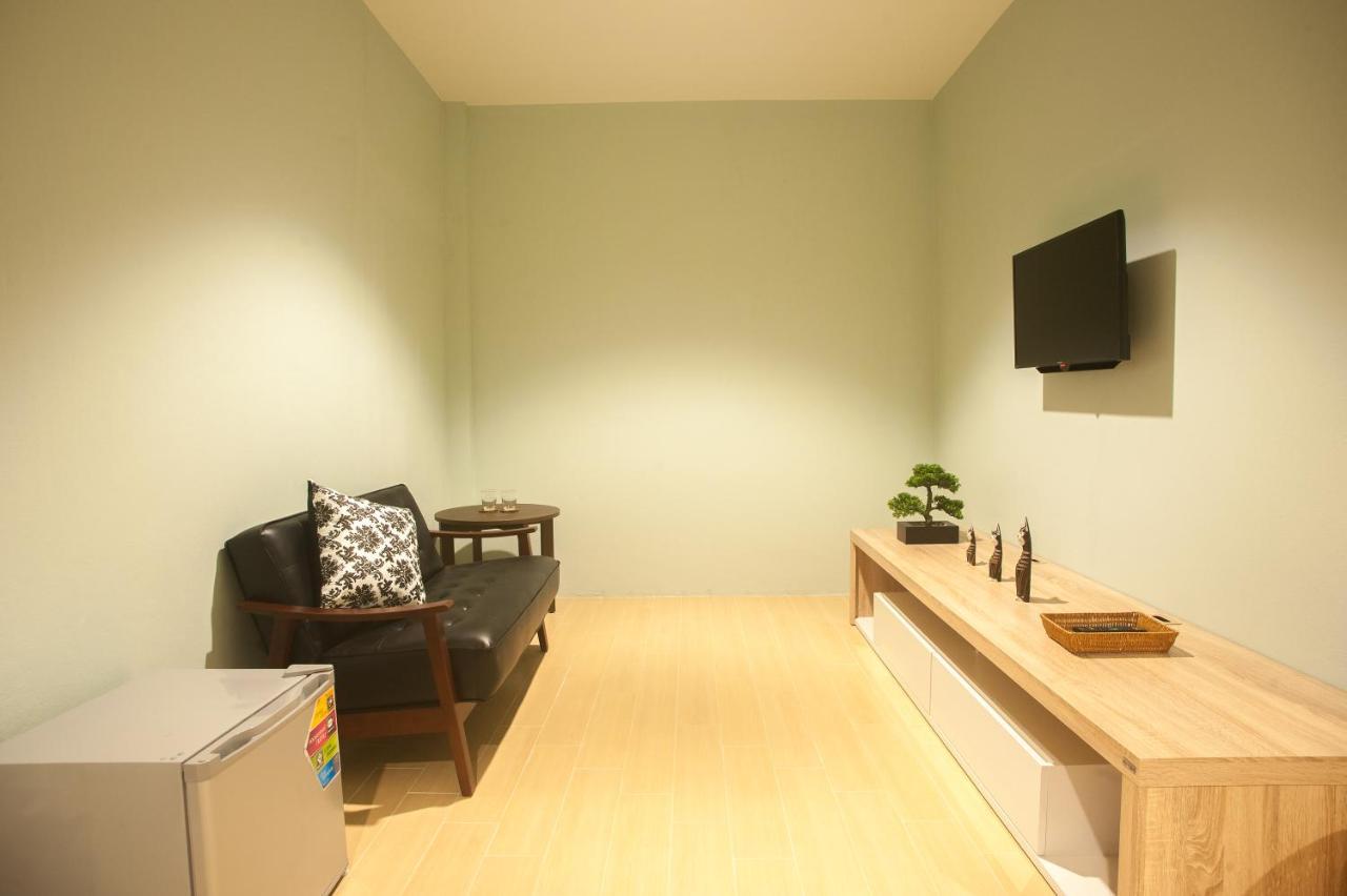 Hostel Baan Ploy In (Adults Only) Chiang Mai Zewnętrze zdjęcie