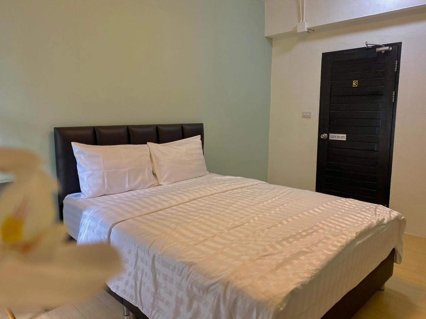 Hostel Baan Ploy In (Adults Only) Chiang Mai Zewnętrze zdjęcie