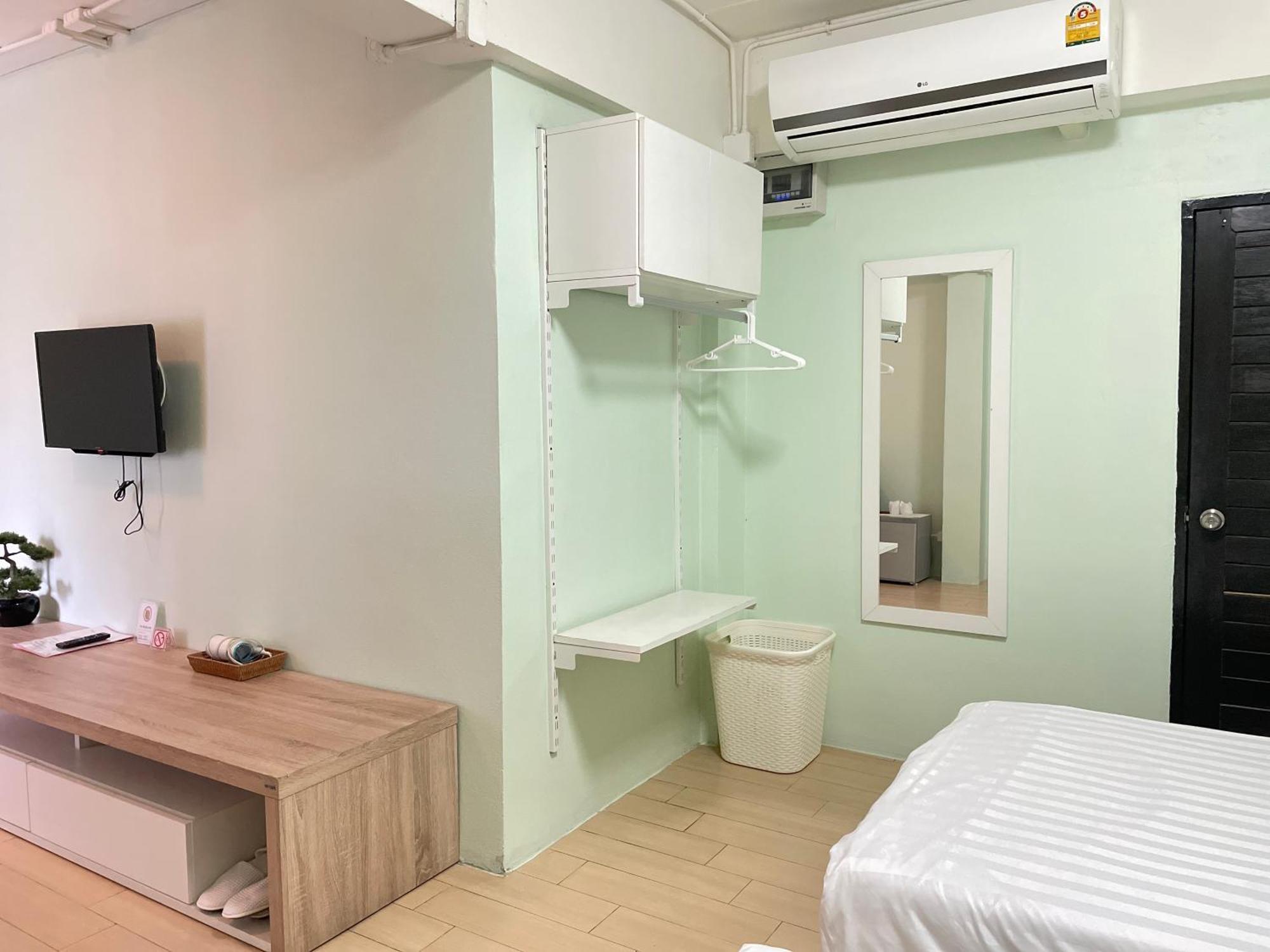 Hostel Baan Ploy In (Adults Only) Chiang Mai Zewnętrze zdjęcie