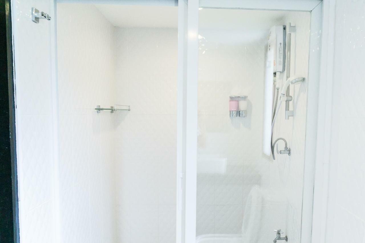 Hostel Baan Ploy In (Adults Only) Chiang Mai Zewnętrze zdjęcie